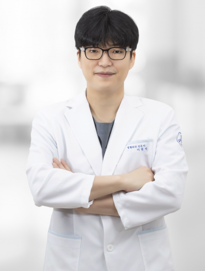 진료원장 <strong>이범석</strong>